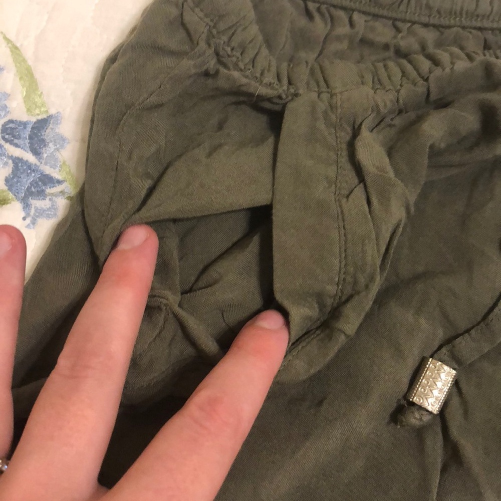 H&M olive green shorts size 10 - Picture 3 of 5